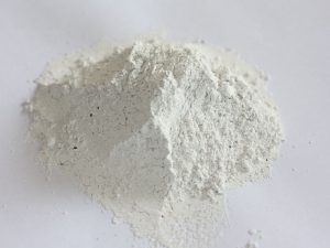 bột hút ẩm chủ yếu làm từ canxiclorua (CaCl2)